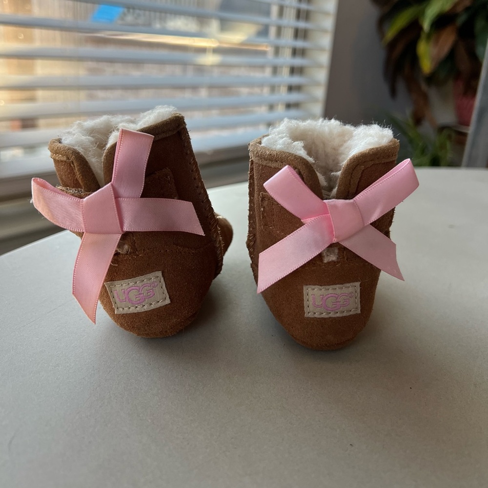 ❌ SOLD! Infant Ugg Booties